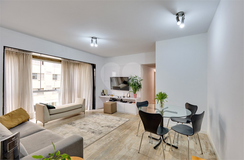 Apartamento à venda com 3 quartos, sendo 1 suíte, em Vila Olímpia, São Paulo, SP