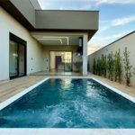 Casa térrea 3 dormitórios (3 suítes), espaço gourmet, piscina, 2 vagas garagem, condomínio fechado com ampla área lazer
