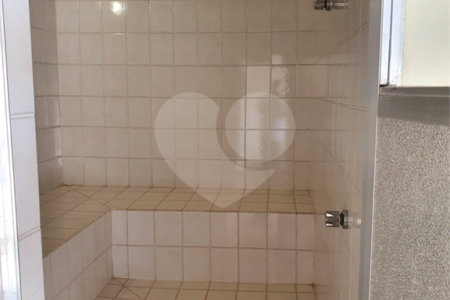Chácara à venda com 4 quartos, sendo 2 suítes,  em Vale dos Pinheiros, Atibaia, SP