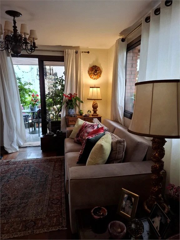Apartamento à venda com 4 quartos, sendo 2 suítes, em Brooklin Paulista, São Paulo, SP