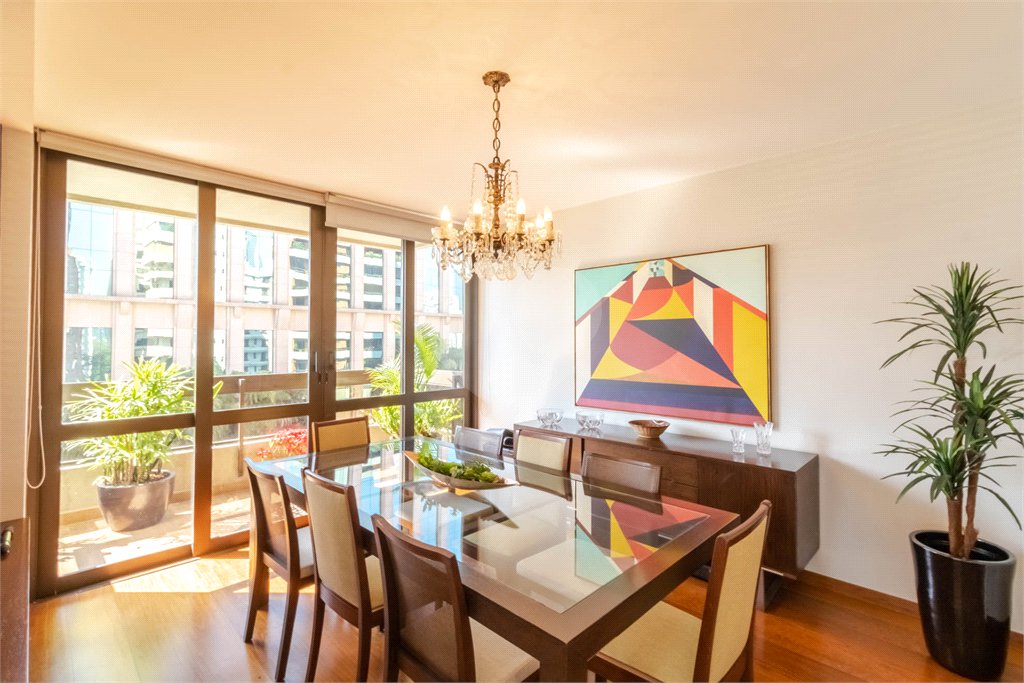 Apartamento à venda com 3 suítes em Itaim Bibi, São Paulo, SP