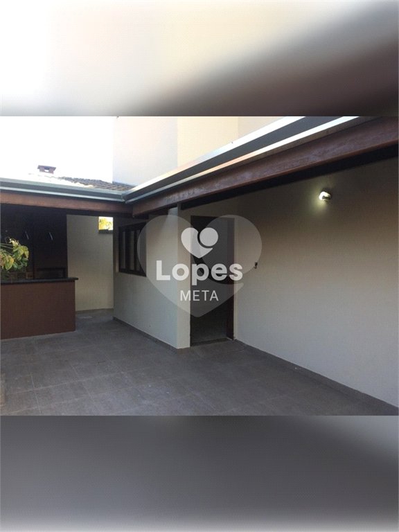 Casa à venda com 3 quartos, sendo 1 suíte, no condomínio Eldourado, São José dos Campos - SP