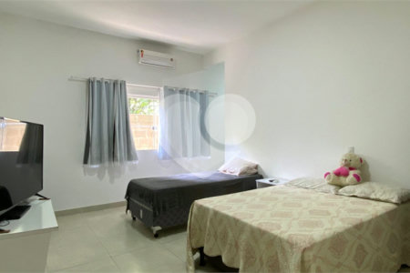 Casa à venda com 4 quartos, sendo 3 suítes, em Taperapuan, Porto Seguro, BA