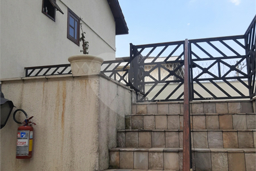 Casa à venda com 3 quartos, sendo 1 suíte, no condomínio Barbará II, São Paulo - SP