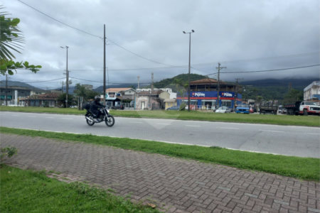 Sobrado à venda com 2 quartos, sendo 1 suíte, em Estância Balneária Hawai, Caraguatatuba, SP