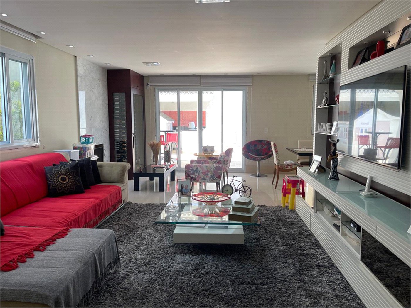 Casa à venda com 4 quartos, sendo 2 suítes,  no condomínio Village Place, São Paulo - SP