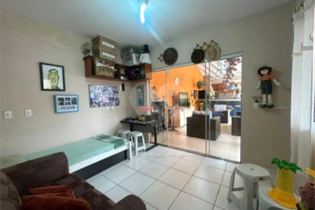 Casa à venda com 3 quartos, sendo 1 suíte, no condomínio Residencial Delle Stelle, Louveira - SP