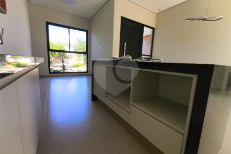 Casa à venda com 3 quartos, sendo 1 suíte, no condomínio Terras de São Francisco, Sorocaba - SP