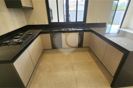 Casa à venda com 3 suítes no condomínio Vita Verdi, Valinhos - SP