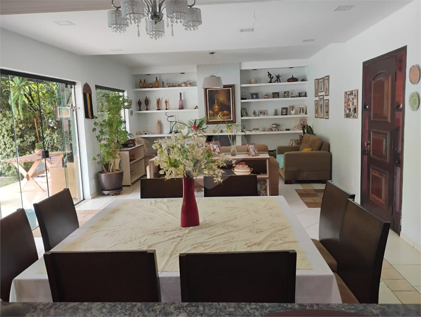 Casa à venda com 3 quartos, sendo 1 suíte,  em Vila Suissa, Mogi das Cruzes, SP