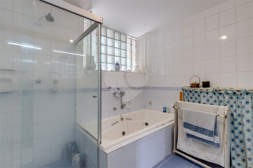 Casa Térrea à venda ou para alugar com 5 quartos, sendo 2 suítes,  em Jardim Prudência, São Paulo, SP