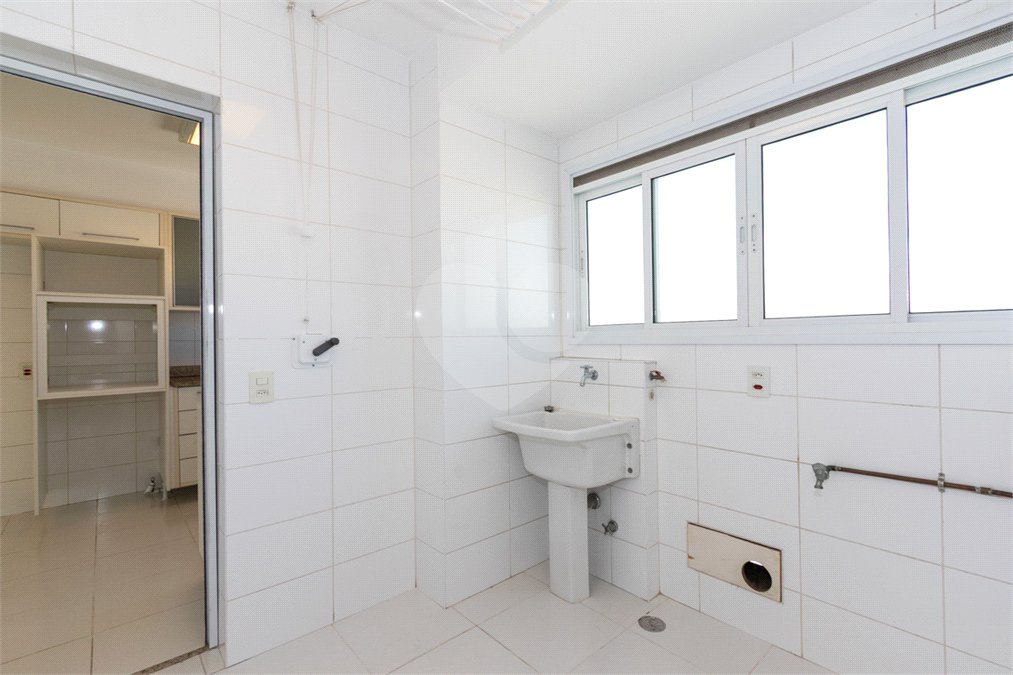 Apartamento à venda com 3 quartos, sendo 1 suíte,  em Vila Uberabinha, São Paulo, SP