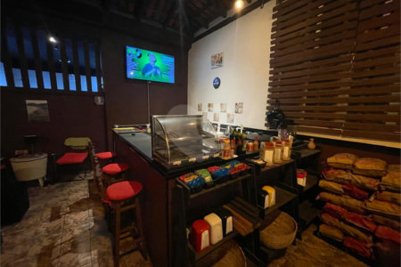 Sobrado à venda com 2 quartos, sendo 1 suíte, em Estância Balneária Hawai, Caraguatatuba, SP