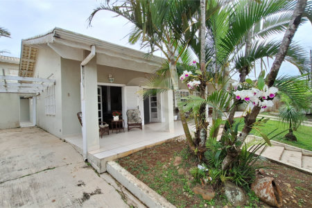 Casa térrea á venda - Balneário
