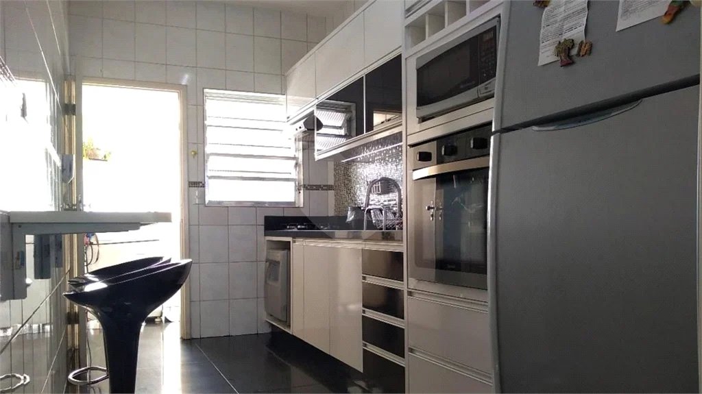 Apartamento com três dormitórios no Bom Retiro.