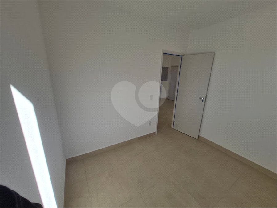 Indaiatuba - Sp - Vila Vic Florença - R$ 290.000,00 - Apartamento de 48m²,, no andar de cima, dois quartos, um banheiro, cozinha e sala, uma vaga de garagem. Condomínio fechado. Apartamento está do jeito que foi entregue . Area de lazer no condominio - Área do condomínio: Churrasqueira