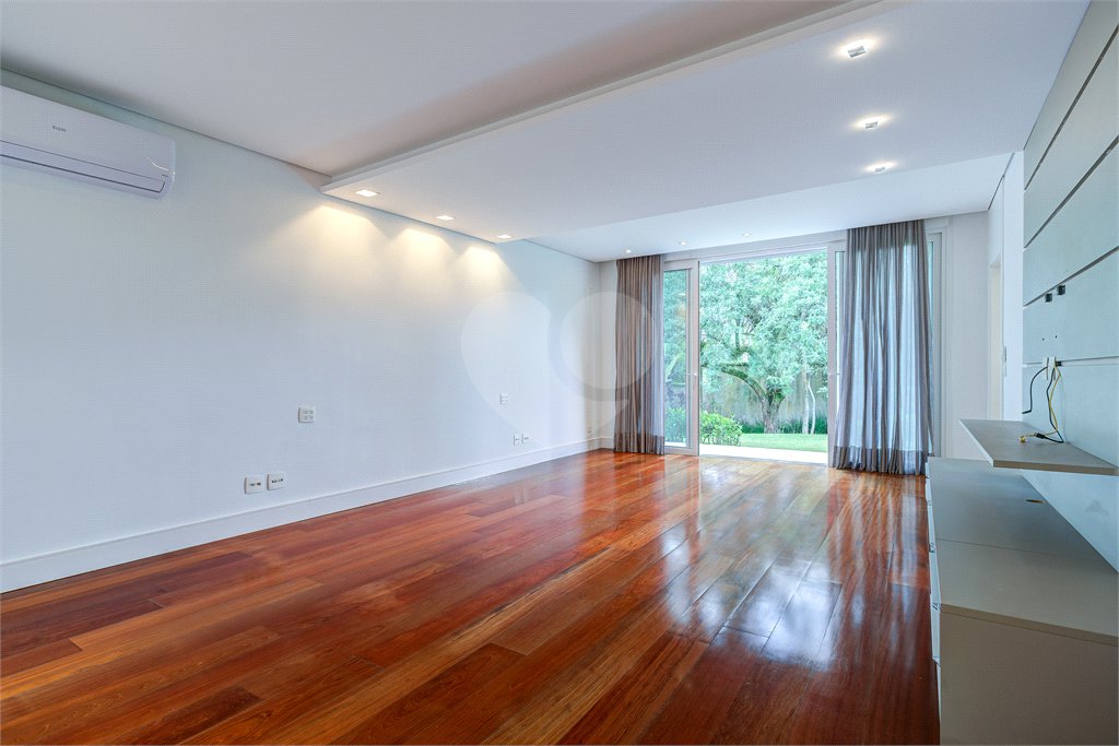 Casa à venda ou para alugar com 4 suítes no condomínio Chácara Flora, São Paulo - SP