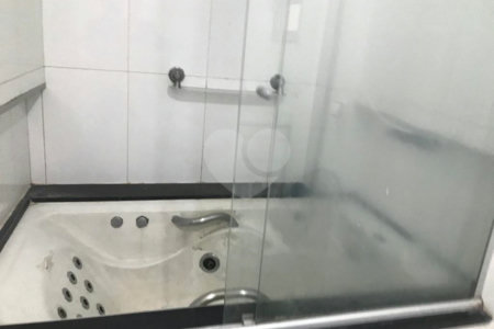 Espaço e Segurança no Bom Retiro: Apartamento de 100 m² com Infraestrutura Completa