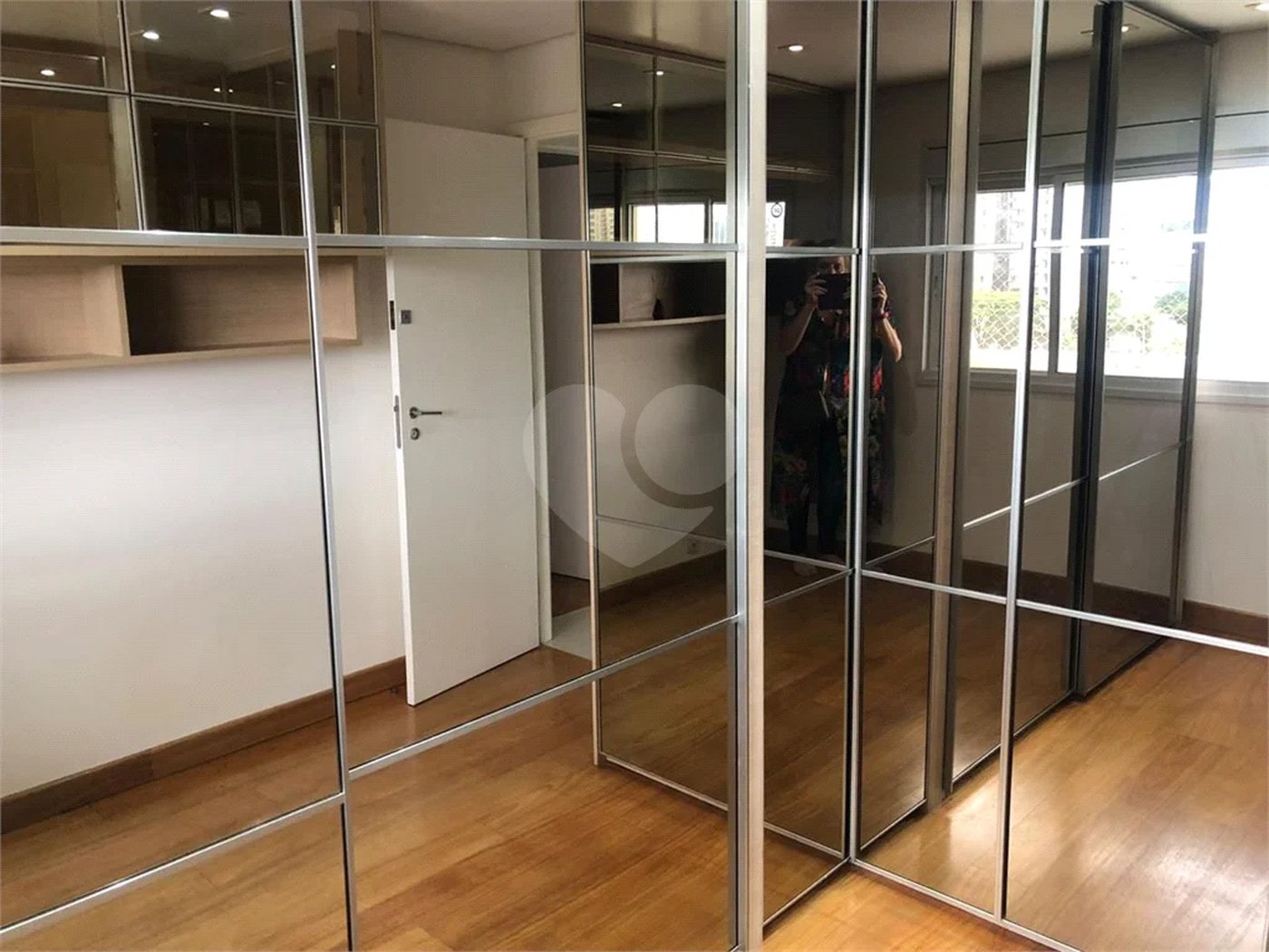 O Seu Apartamento Exclusivo: 74 m² Reformados ao Lado do Ibirapuera!