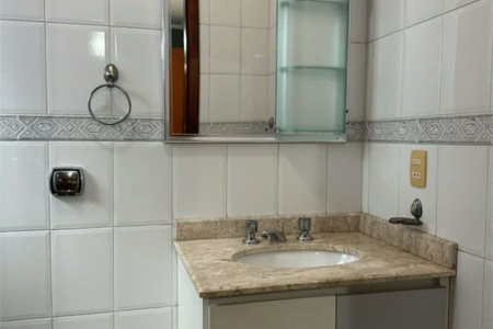 Sobrado à venda ou para alugar com 3 suítes em Vila Sônia, São Paulo, SP