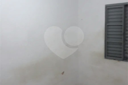 Casa térrea com amplo terreno