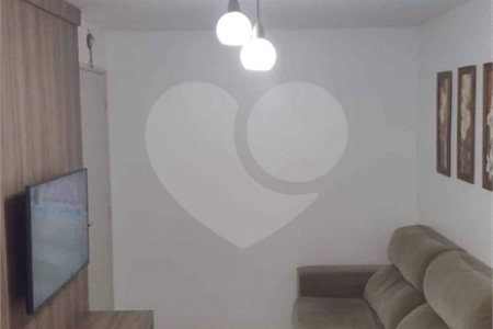 Apartamento no Condomínio Mont Royal.