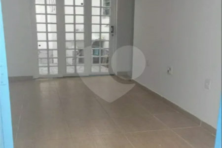 Duas casas com área total de 220m², 4 dormitórios, 3 suítes, 1 vaga de garagem, à venda em Pirituba