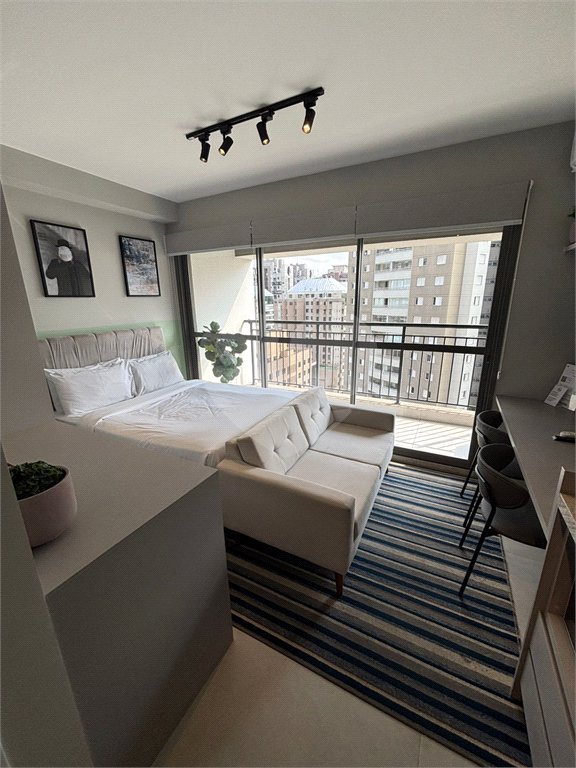 Studio mobiliado em andar alto com lazer completo em Indianópolis