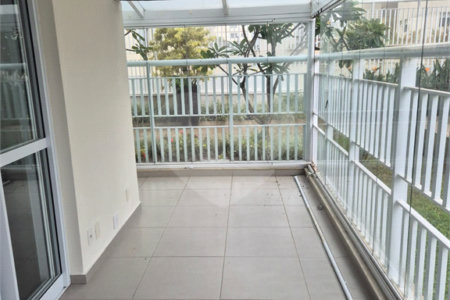 Apartamento Garden a venda e com vaga em Pinheiros.