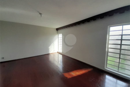 Casa Disponível para Venda ou Locação na Vila Nery – Ideal para Residência ou Comércio