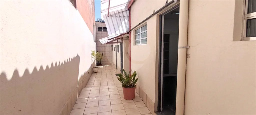 Oportunidade imperdível. Excelente opção de Investimento em Sobrado Comercial a Venda na Lapa. Único na Região.