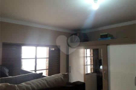 Casa térrea para venda, com 2 dormitórios, sendo 1 suíte.
