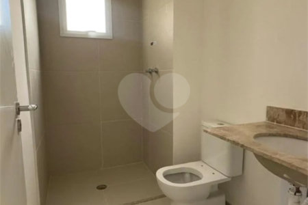 Apartamento de 69m2 na Saúde com 2 dorms, 1 suíte, 2 banheiros, 1 vaga. Estuda Permuta.