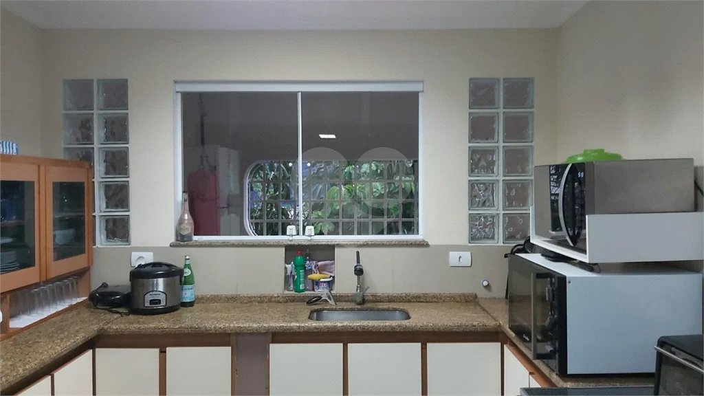 Sobrado com 224m² , 3 dormitórios , sendo 2 suítes , 3 vagas de garagem , 7 banheiros , à venda na Vila Scarpelli em Santo André.