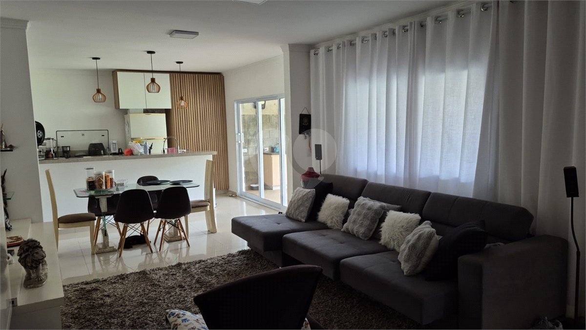 Casa Terreá com 3 suítes a Venda em Atibaia