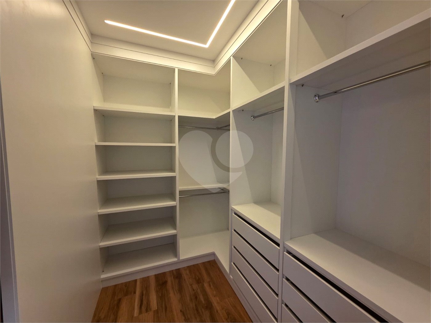 Casa Térrea 3 suítes e Closet no Residencial Villeneuve!