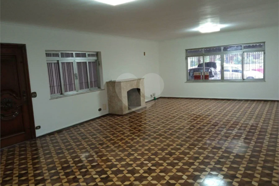 Excelente Sobrado com 04 suítes. Venha fazer uma visita.