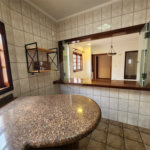 Casa Antiga, Charmosa e Muito Bem Localizada no Condomínio Faber Castell I á venda