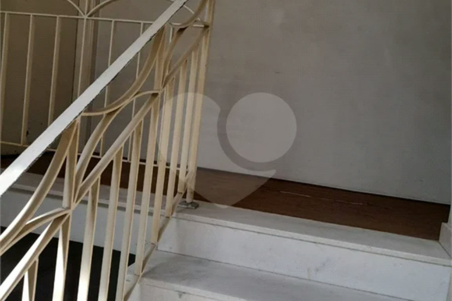 Ótimo sobrado com 3 quartos, sendo uma suíte, 2 vagas.