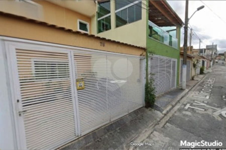 Sobrado com 101m², 2 dormitórios, sendo 2 suítes, 2 vagas, à venda na Vila Ema.