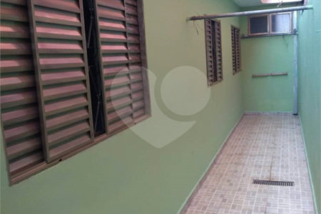 Casa térrea no Loteamento Habitacional São Carlos 1, sendo 3 Dormitórios e 1 suíte