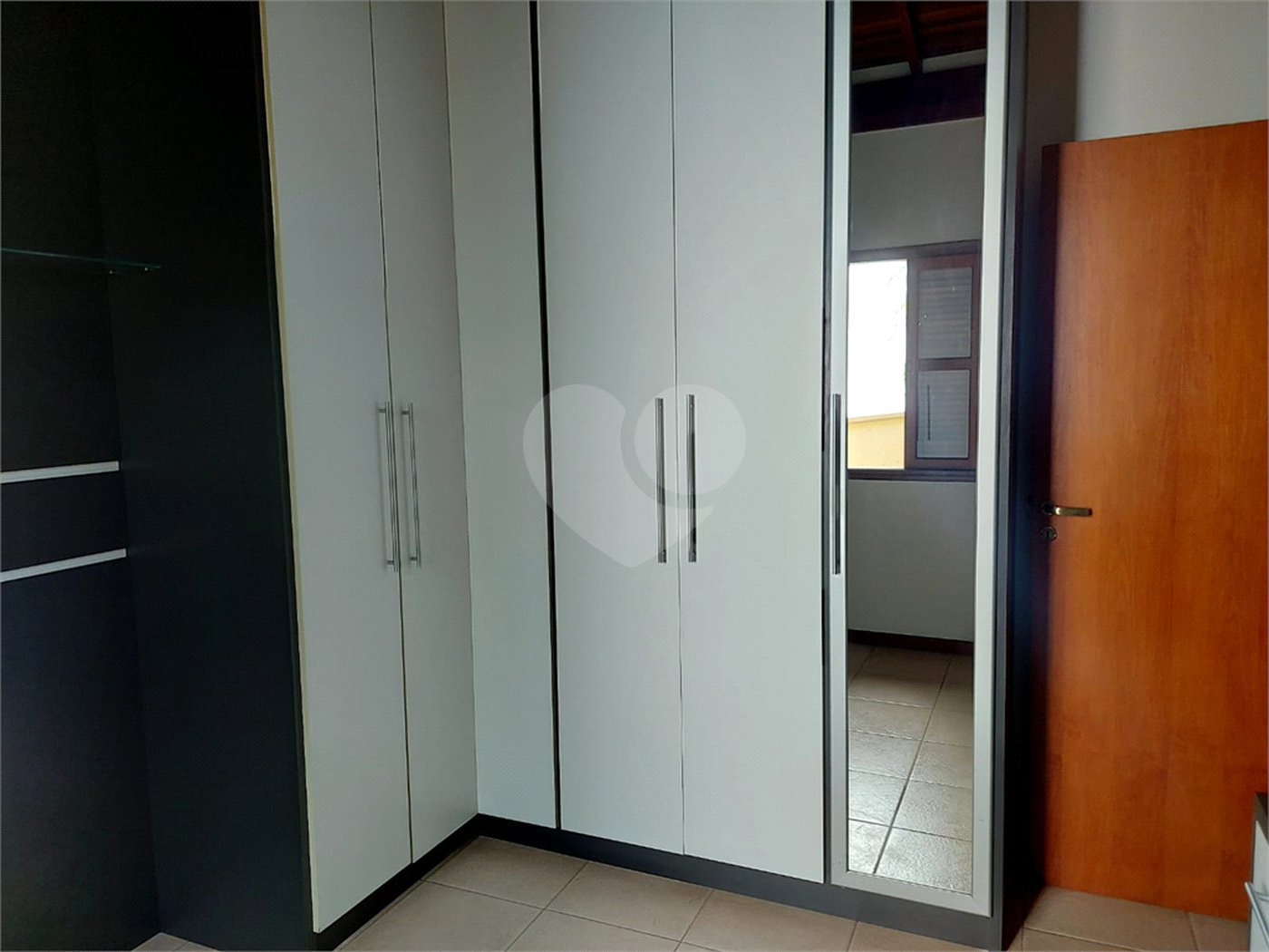 Casa charmosa e elegante localizada no deslumbrante Condomínio Villagio Capriccio Louveira SP