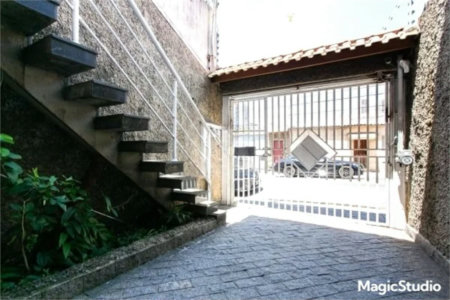 Casa com 153m², 3 dormitórios, sendo 1 suíte, 4 vagas, à venda na Penha.
