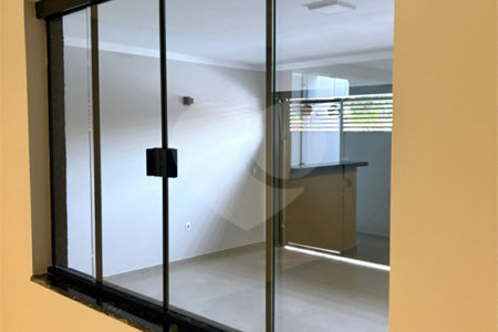 Casa no Conjunto Habitacional Dom Constantino á venda.