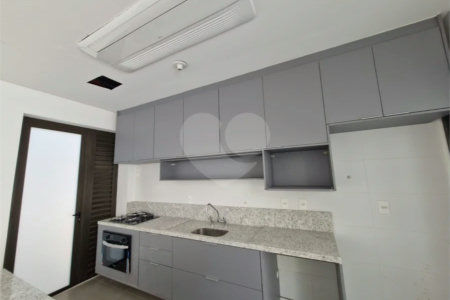 Casa à venda ou para alugar com 3 suítes no condomínio Jardim Flora, São Paulo - SP