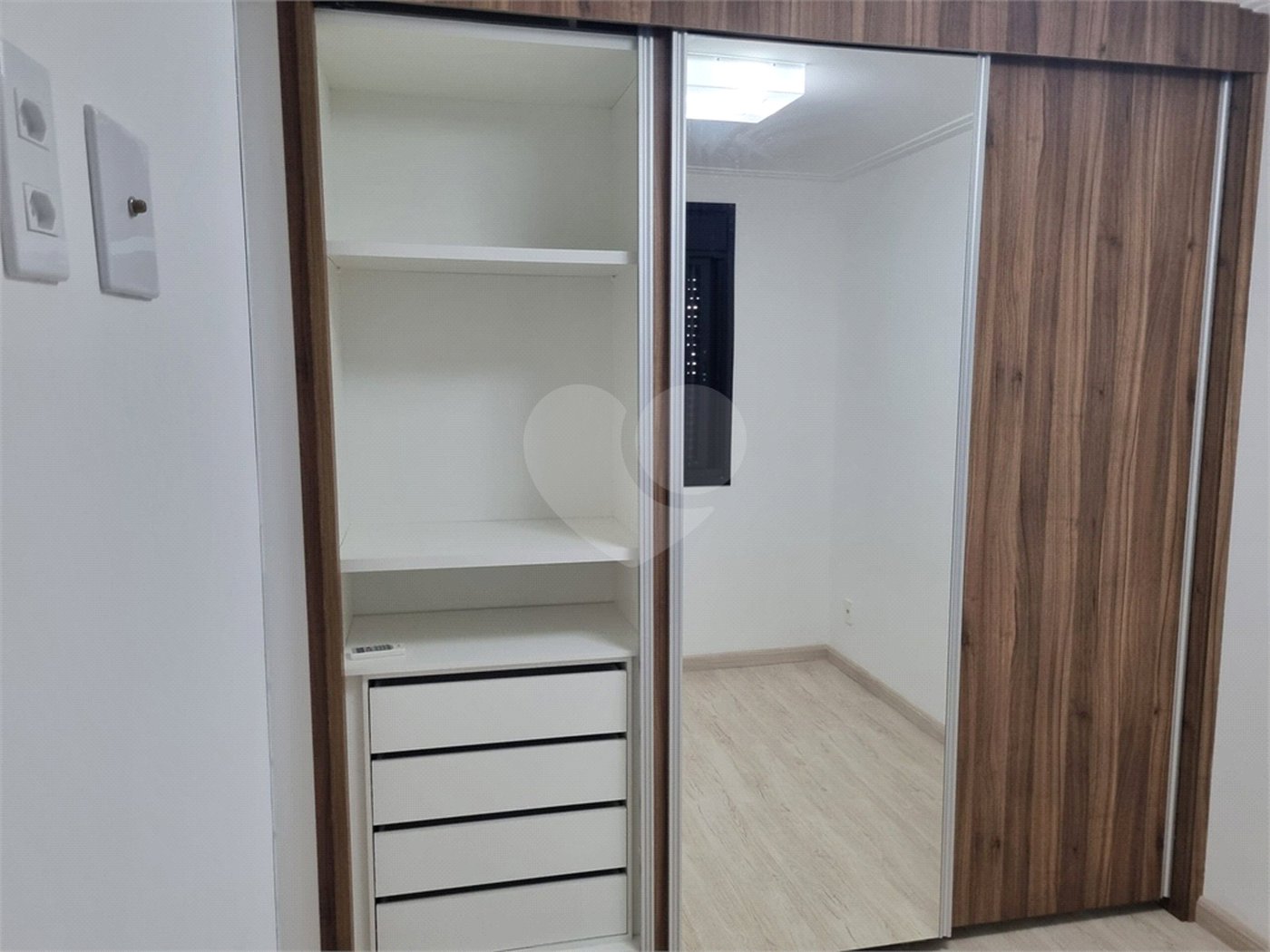 Apartamento de 33m² com 1 Quarto e 1 Vaga à Venda na Vila Mariana