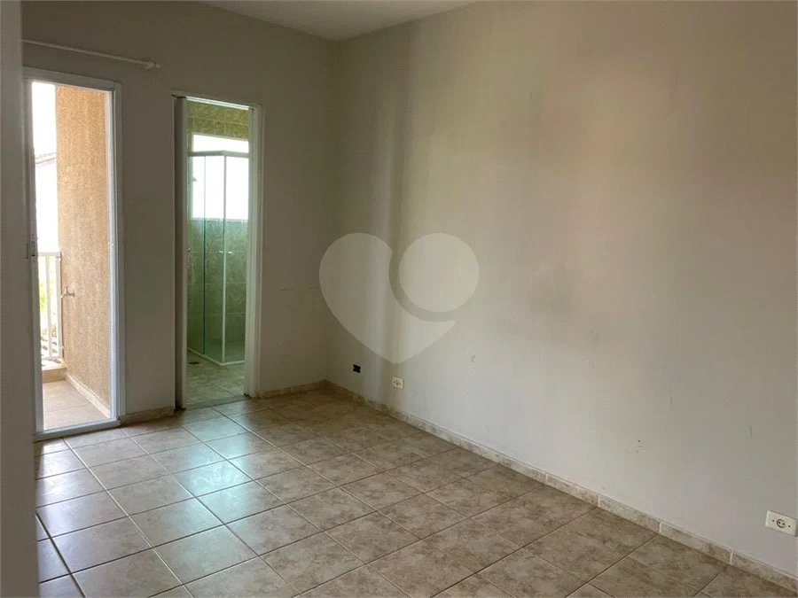 Sobrado com 4 dormitórios, 2 suítes, closet, varandas, escritório, jardim de inverno, espaço gourmet com churrasqueira e fogão a lenha e 3 vagas.