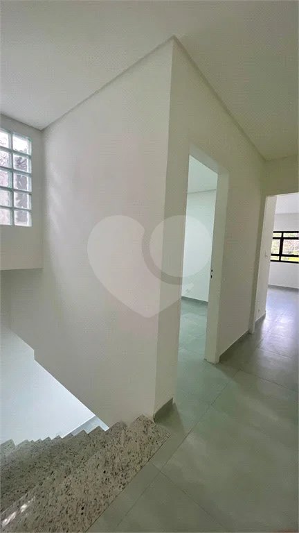 Sobrado com 3 andares, 350 m², 6 quartos, 2 suítes e 5 vagas para locação no Jardim Anália Franco!
