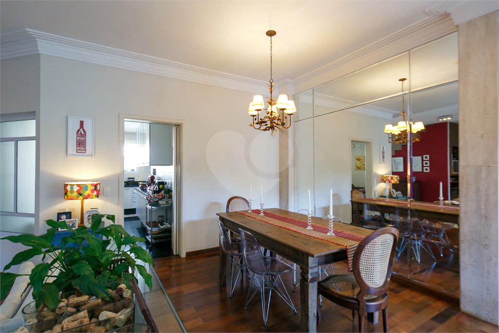 Casa à venda com 5 suítes no condomínio Villa Florida, São Paulo - SP