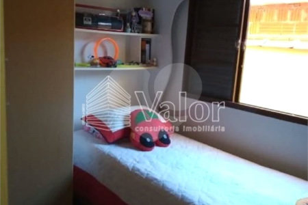 Casa Térrea com 2 dormitórios, sendo 1 suíte.